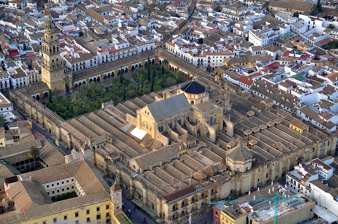 1084px-Mezquita_de_Córdoba_desde_el_aire_(Córdoba,_España)